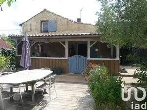 House in illats (33720)