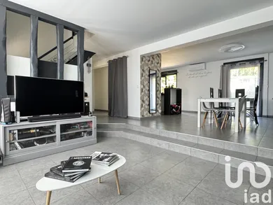 Traditional house at Roinville (91410)