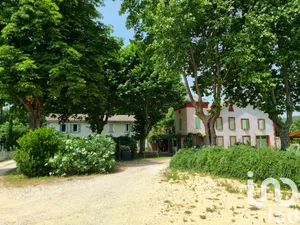 Domaine à Allègre-les-Fumades (30500)
