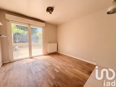 Apartment in Saint-Pierre-du-Perray (91280)