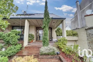 Detached house at Saint-Maur-des-Fossés (94210)