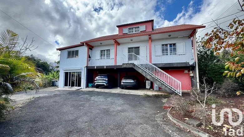 Maison 11 pièces 215 m² · à Le Tampon · 215,1 m² · 415 000 €