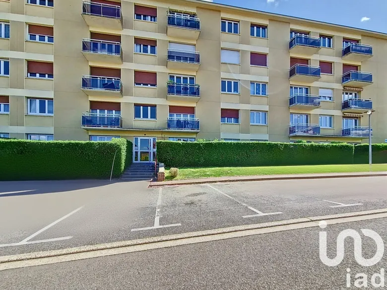 Appartement 3 pièces 61 m² · à Petit-Couronne · 60,7 m² · 75 000 €