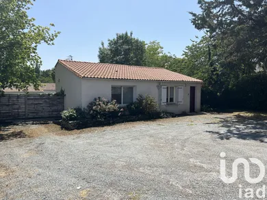 Maison de campagne à Saint-Romain-de-Benet (17600)