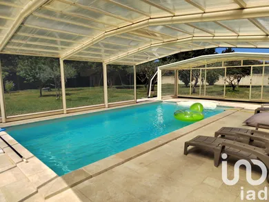 Farm at Camaret-sur-Aigues (84850)