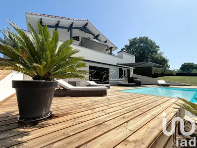 House at Créon (33670)