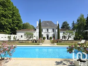Mansion at Saint-Laurent-de-Cognac (16100)