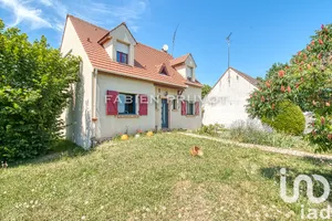 Traditional house at Pierrelaye (95480)
