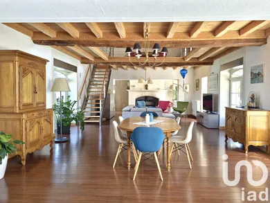 Mansion at Saint-Laurent-de-Cognac (16100)