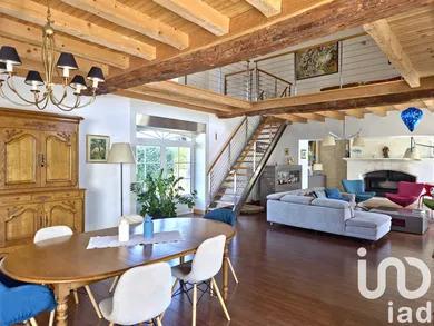 Mansion at Saint-Laurent-de-Cognac (16100)