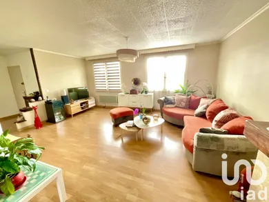 Apartment in Sainte-Geneviève-des-Bois (91700)