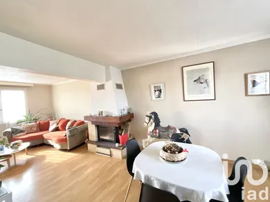 Apartment in Sainte-Geneviève-des-Bois (91700)