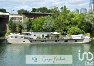 Barge at Puteaux (92800)