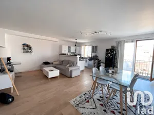 Duplex at Limay (78520)