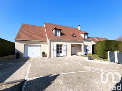 Traditional house at Maule (78580)