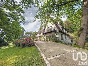Mansion at Saint-Rémy-lès-Chevreuse (78470)