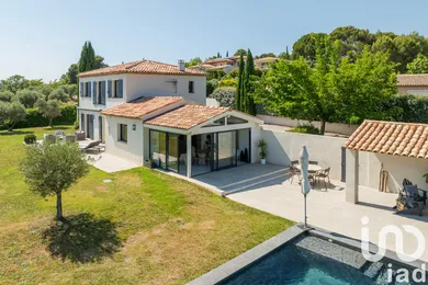 Architectural house at Éguilles (13510)