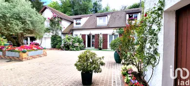 Mansion at Le Malesherbois (45330)