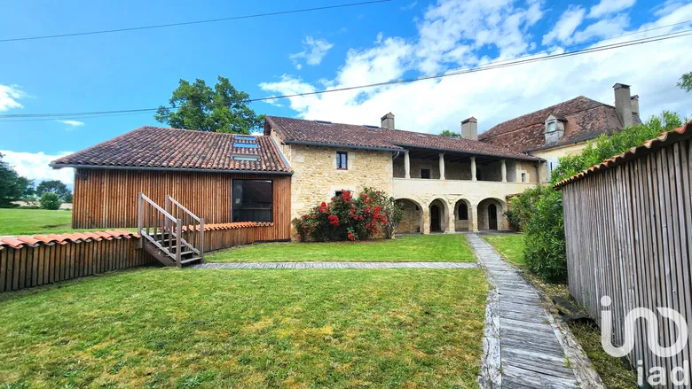 Maison 11 pièces 342 m² · à Jaure · 342 m² · 397 000 €