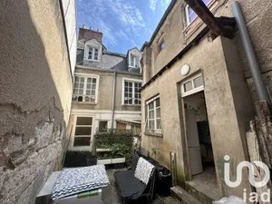 Building at Bourges (18000)