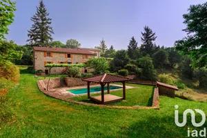 Maison traditionnelle à Saint-Jean-Chambre (07240)