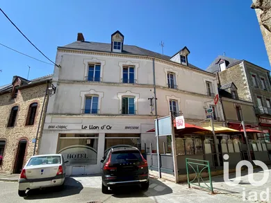 Building in Bais (53160)