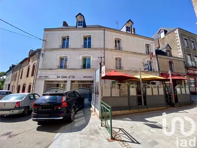 Building at Bais (53160)