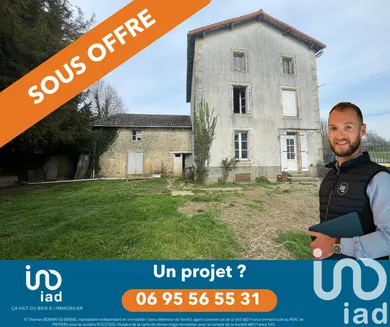 House at Pamproux (79800)