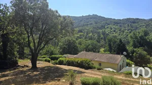 Maison à Les Mayons (83340)
