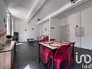 Apartment at Fontaine-de-Vaucluse (84800)