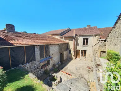 Maison de village à Neuvelle-lès-Voisey (52400)
