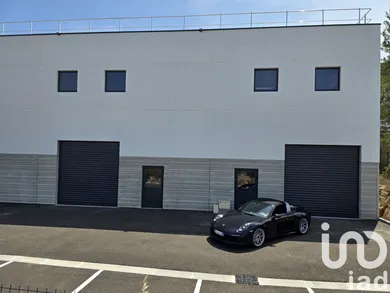 Building at Signes (83870)