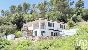 House at Le Luc (83340)