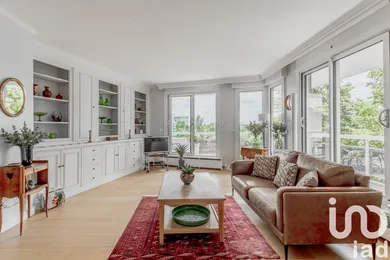 Apartment at Courbevoie (92400)