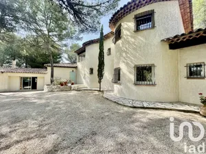 Architectural house at Ventabren (13122)