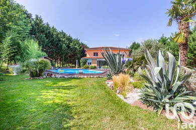Traditional house at Saint-Étienne-de-Tulmont (82410)
