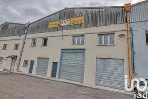 Building at Mantes-la-Ville (78711)
