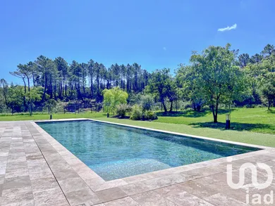 Maison à Bagnols-en-Forêt (83600)