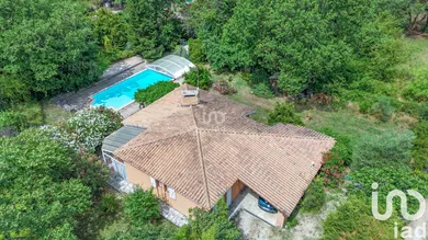 Maison à Saint-Paul-en-Forêt (83440)