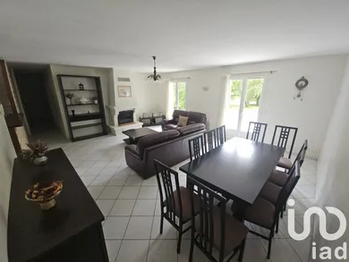 Detached house in Val-de-Livenne (33860)
