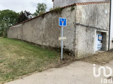 Garage in Saint-Denis-la-Chevasse (85170)