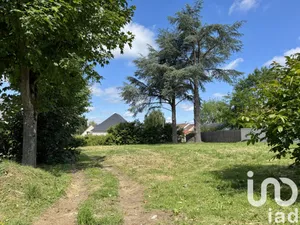 Building plot at Noisy-le-Roi (78590)