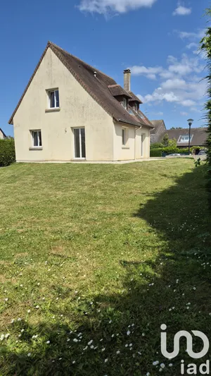 House at Carpiquet (14650)