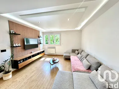 Apartment at Fontaines-sur-Saône (69270)