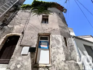Village house at Roujan (34320)