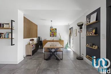 Maison à rognes (13840)