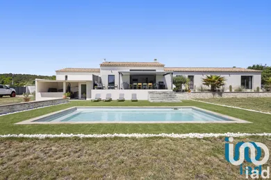 Maison à rognes (13840)