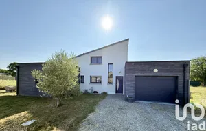 House at Châtelain (53200)