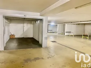 Parking à Paris (75017)