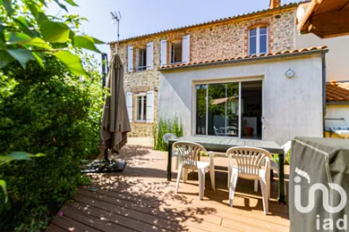 Maison de ville à Aizenay (85190)